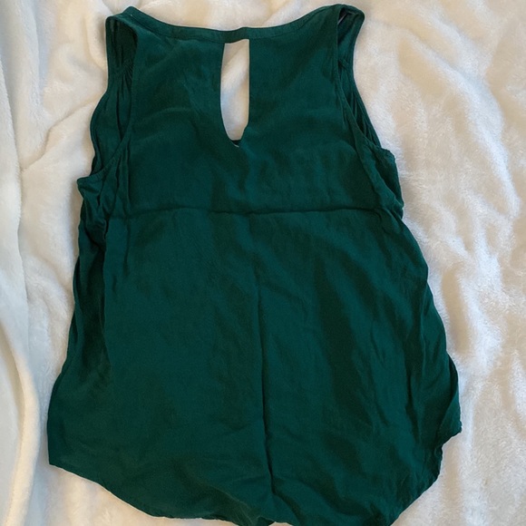 Emerald green keyhole back tank - Picture 3 of 3